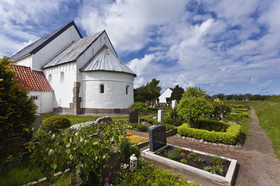 Die St.-Martin-Kirche in Morsum ist die älteste und zugleich kleinste Kirche der Insel. Foto: Beate Zöllner
